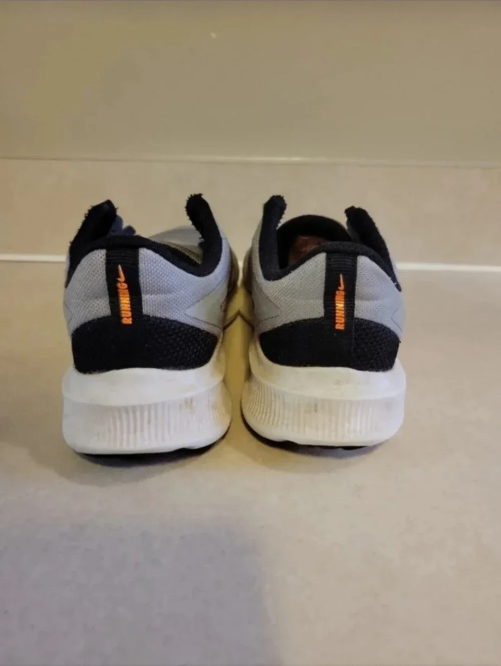 Sz. 3.5Y Nike Downshifter 10 Running Shoes